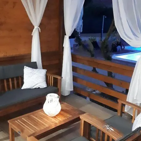 Tatil Evi Elegant Mobile In Drage With Swimming Pool Pakoštane