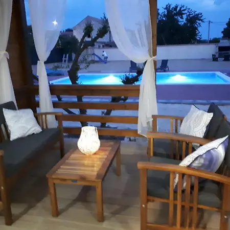 Tatil Evi Elegant Mobile In Drage With Swimming Pool