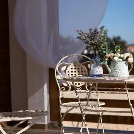 Elegant Mobile In Drage With Swimming Pool Tatil Evi