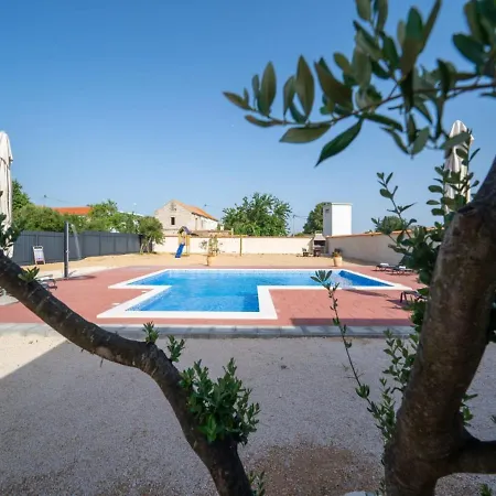 Tatil Evi Elegant Mobile In Drage With Swimming Pool