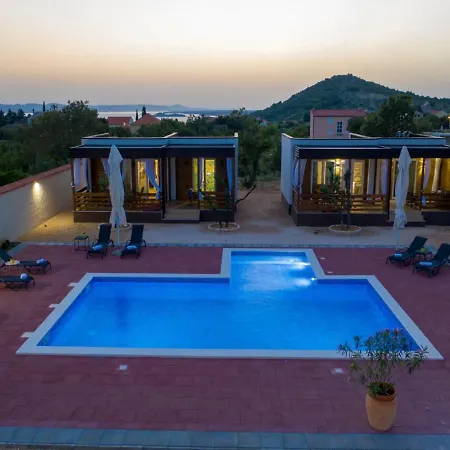 Elegant Mobile In Drage With Swimming Pool Tatil Evi Pakoštane