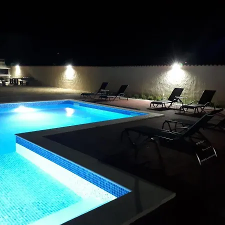 Elegant Mobile In Drage With Swimming Pool Pakoštane